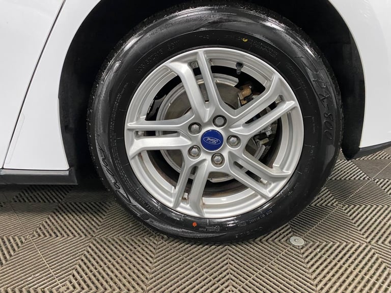 2019 Ford Focus 1.0T EcoBoost Zetec Euro 6 (s/s) 5dr HATCHBACK Petrol Manual