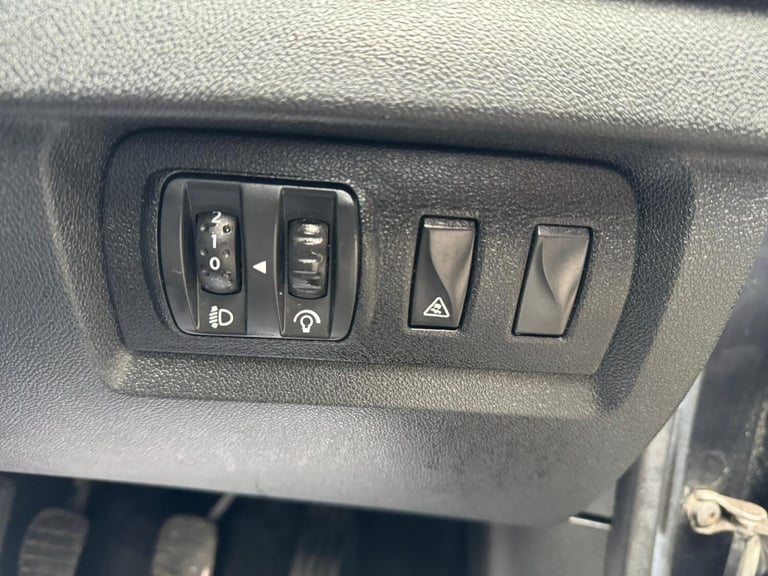 2011 Renault Megane 1.6 16V Dynamique TomTom Euro 5 5dr HATCHBACK Petrol Manual