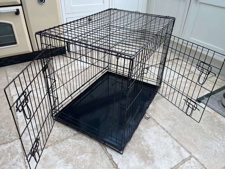 Folding dog/puppy/pet crate/cage - medium/large