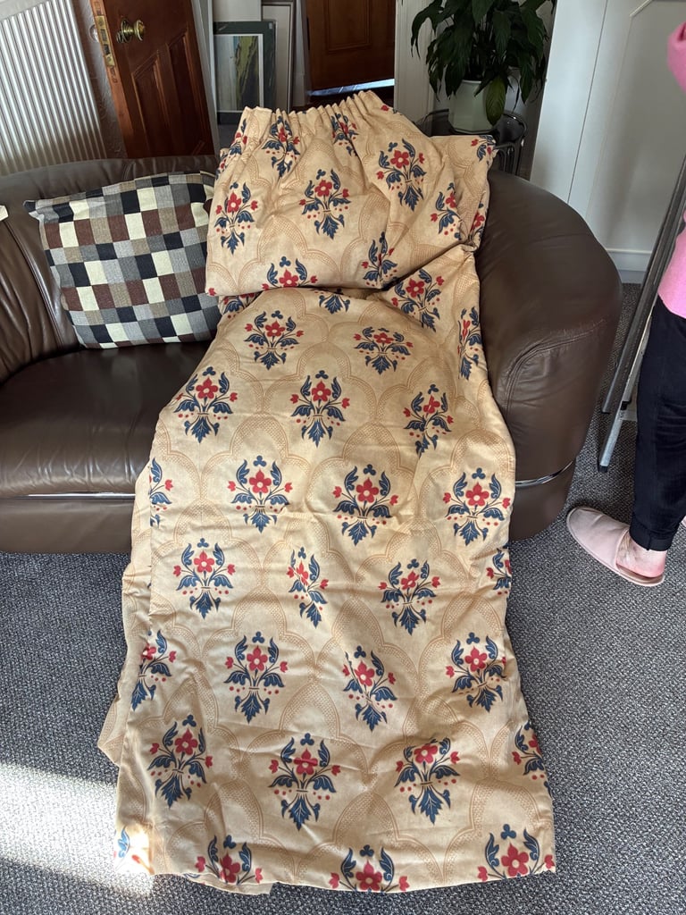 Thermal lined curtains with matching pelmet