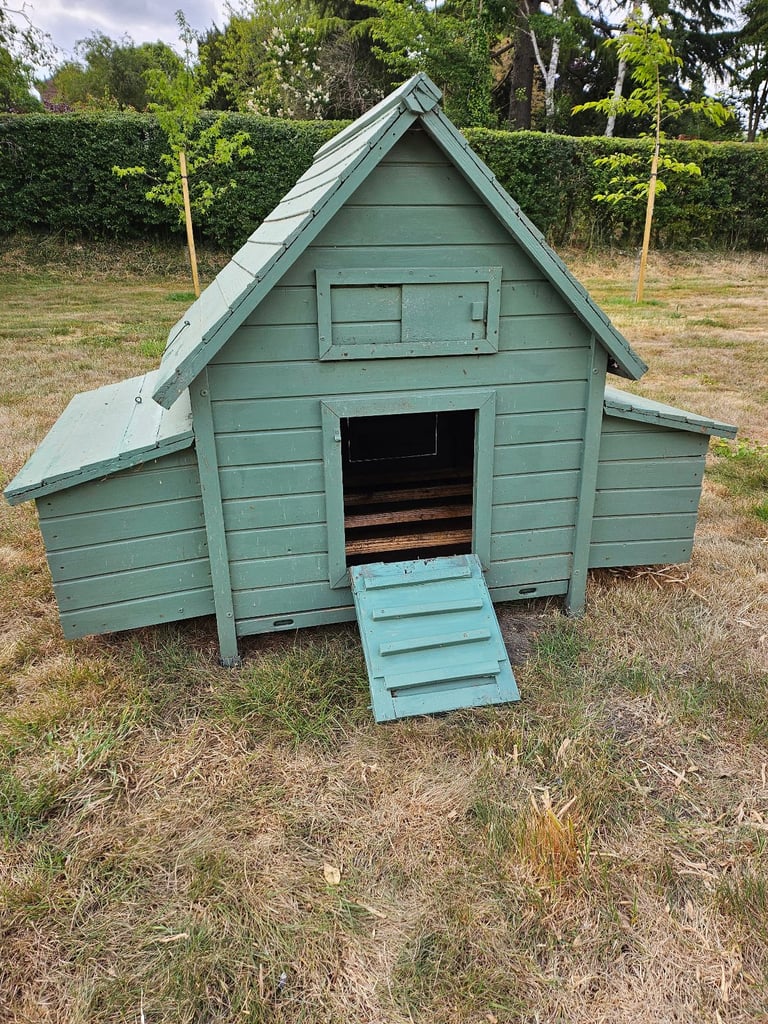 chicken coop, hen house