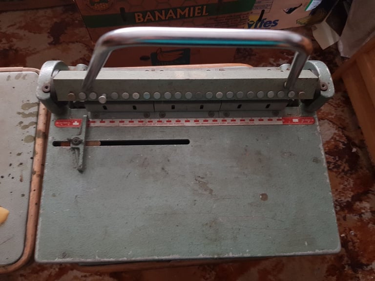 GBC comb binding machines