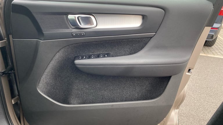 2022 Volvo XC40 2.0 B3 MHEV Plus SUV 5dr Petrol Hybrid DCT Auto Euro 6 (s/s) (163 ps) Petrol/Elec...