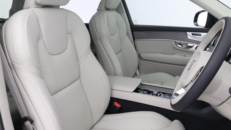 2025 Volvo XC90 T8 PHEV AWD Ultra, Dark, 7 Seats (Sunroof, Pilot Assist, Bowers &amp; Wilkins) ES...