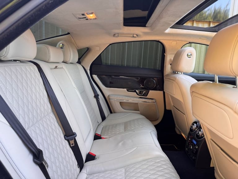 2019 Jaguar XJ 3.0d V6 XJ50 Saloon 4dr Diesel Auto Euro 6 (s/s) (300 ps) Saloon Diesel Automatic