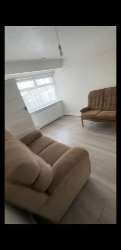 3 bedroom house with garden & driveway in Dagenham RM10 9YN