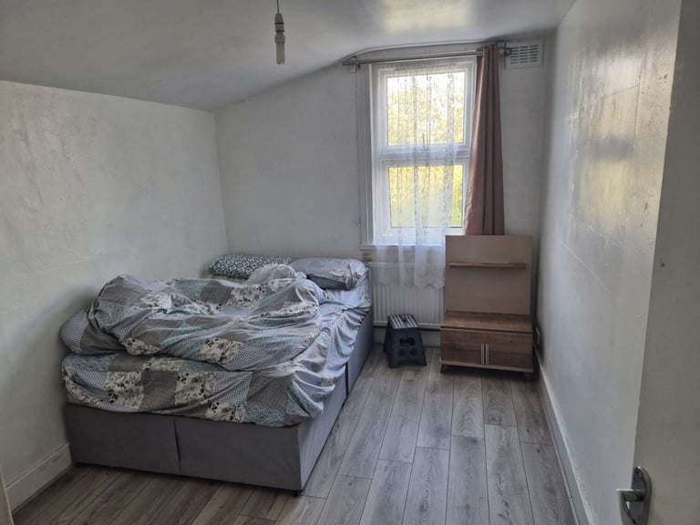 Spacious and Cosy Double Room for Rent in - E13 9LN