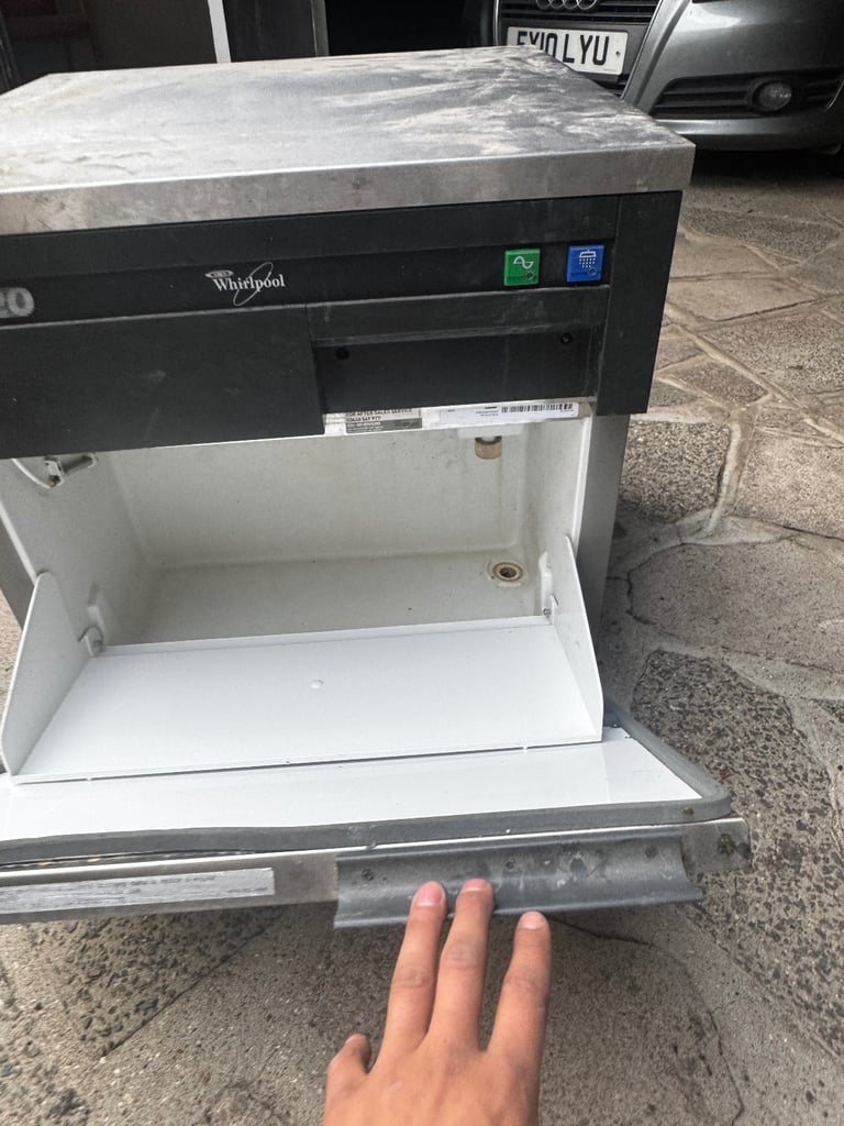 Commercial ice maker 