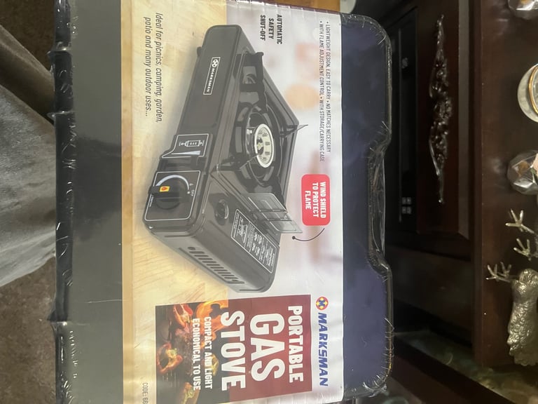 NEW single gas stove, 4 x gas cans & whistling kettle Bundle