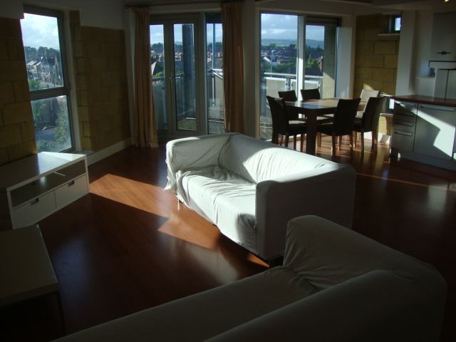  Modern Spacious Double One Bedroom 3rd Floor Apartment with Balcony at City Lofts Roath