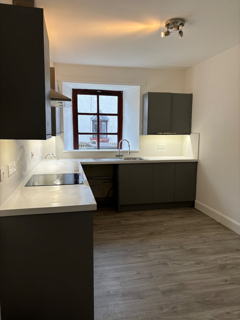 !! Immaculate Modern Flat for Rent !! 