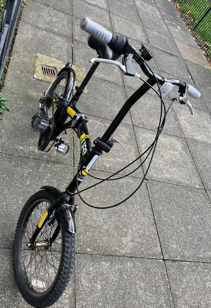 Lovely folding bike 6 speed in very good condition Fully functional 