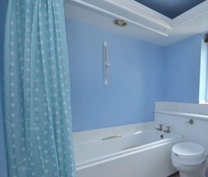 **LET BY** 17 CASTLE RIDGE** 1 BEDROOM** DSS ACCEPTED** NO DEPOSIT**