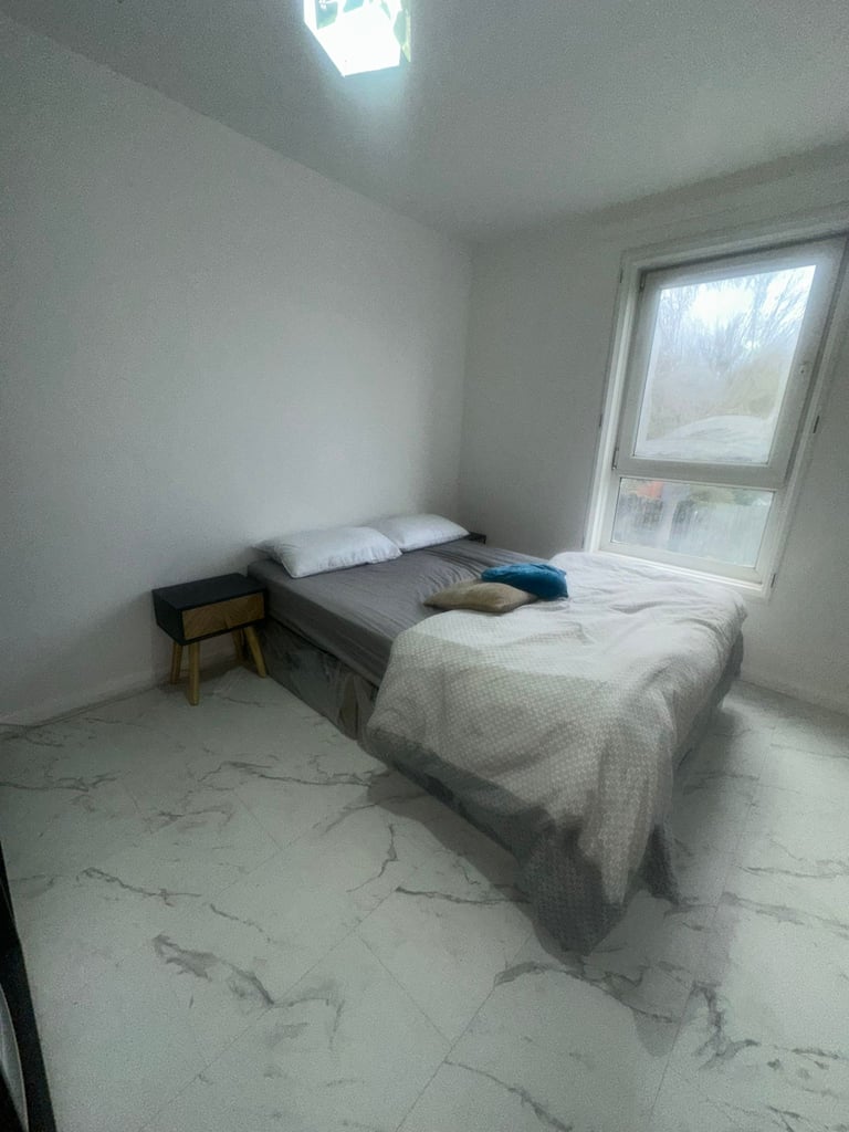 2 bedroom flat in Hunsdon Close, Dagenham, RM9