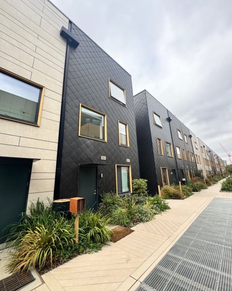 Room to rent. City centre near royal armouries. 