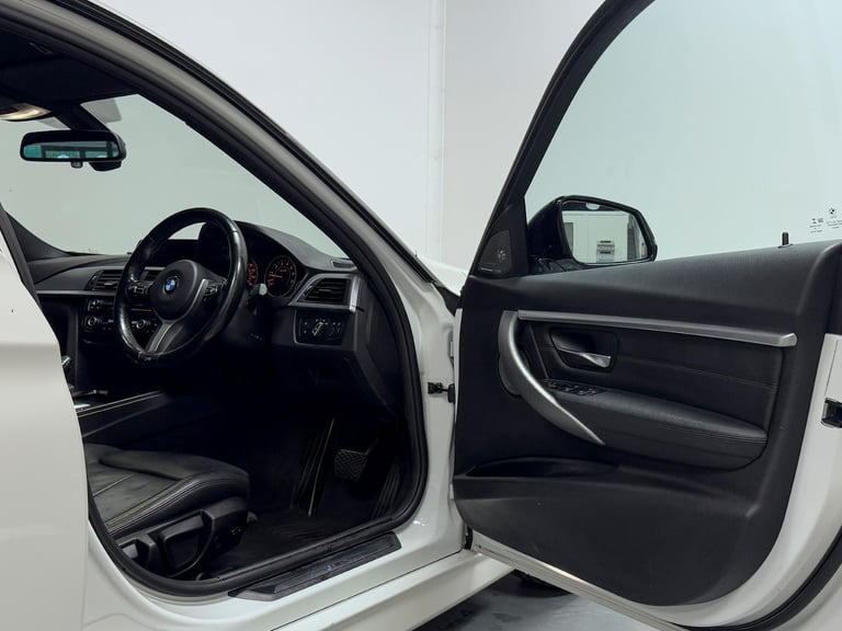 2019 BMW 3 Series 320i M Sport Shadow Edition Saloon SALOON Petrol Automatic