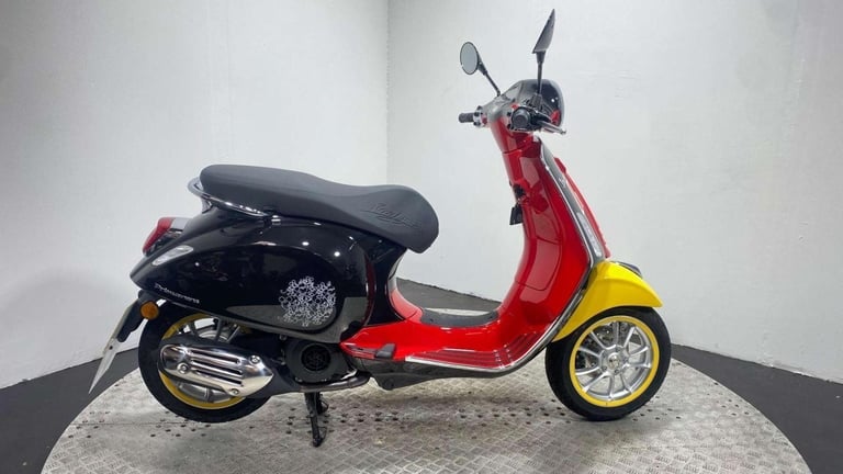 image for Piaggio Vespa Primavera 125 Disney CVT Euro 5