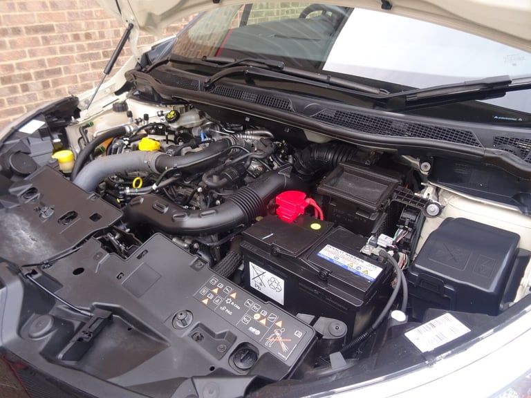 2016 Renault Captur 1.2 TCE Dynamique S Nav 5dr Automatic **LOW MILEAGE*ONLY 10000 MILES** HATCHB...