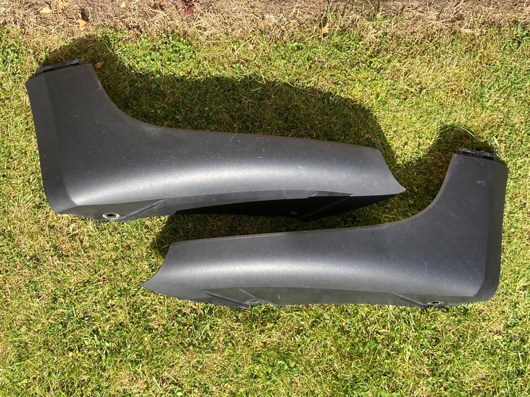 Mini F55 F56 F57 JCW left and right Black band spoiler oem