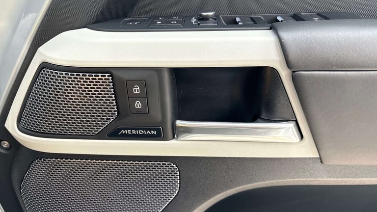 2021 Land Rover Defender 3.0 D300 X-Dynamic HSE 110 5dr Auto [7 Seat] ESTATE DIESEL Automatic