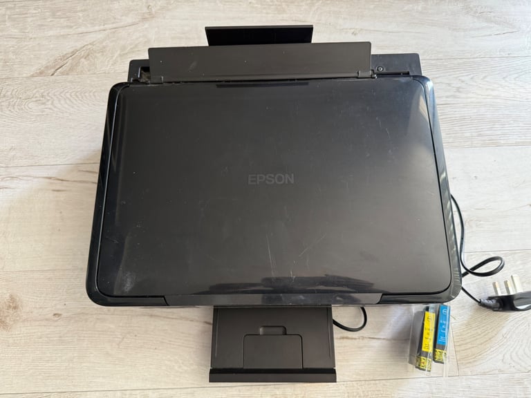 Epsom printer and scanner in very good condition like new WIFI Bluetooth compatible
