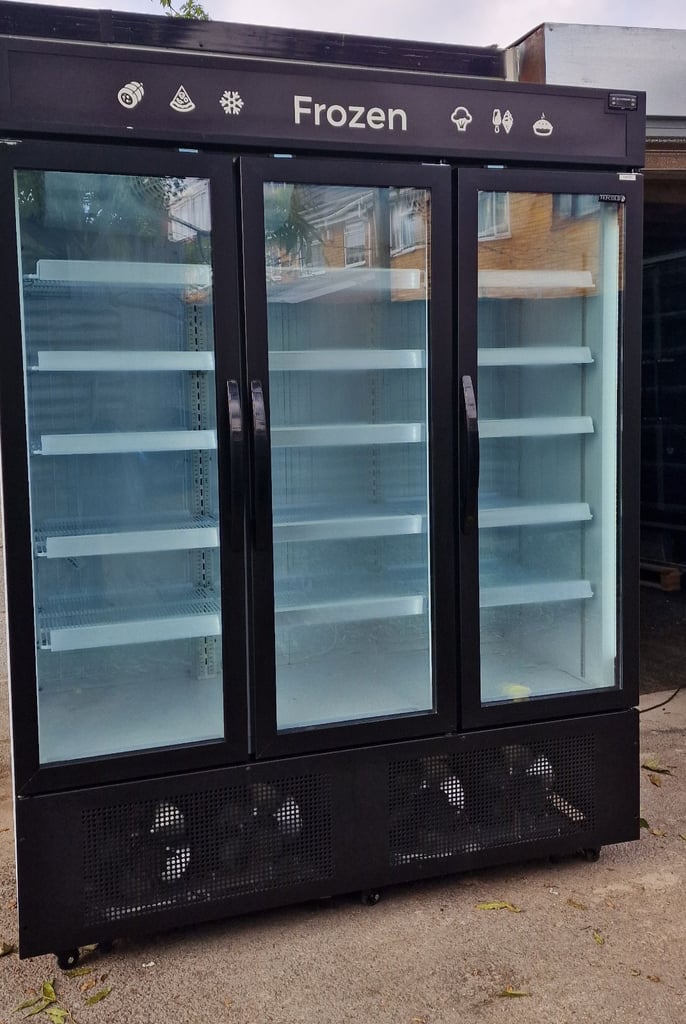 image for TEFCOLD 1.6 METRE COMMERCIAL 3 DOORS DISPLAY FREEZER WITH LED LIGHTS FULLY WORKING NEW B GRADE
