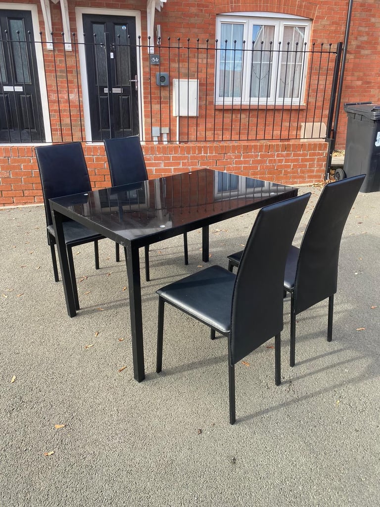 Dining table with 4x chairs for £100(we can deliver)