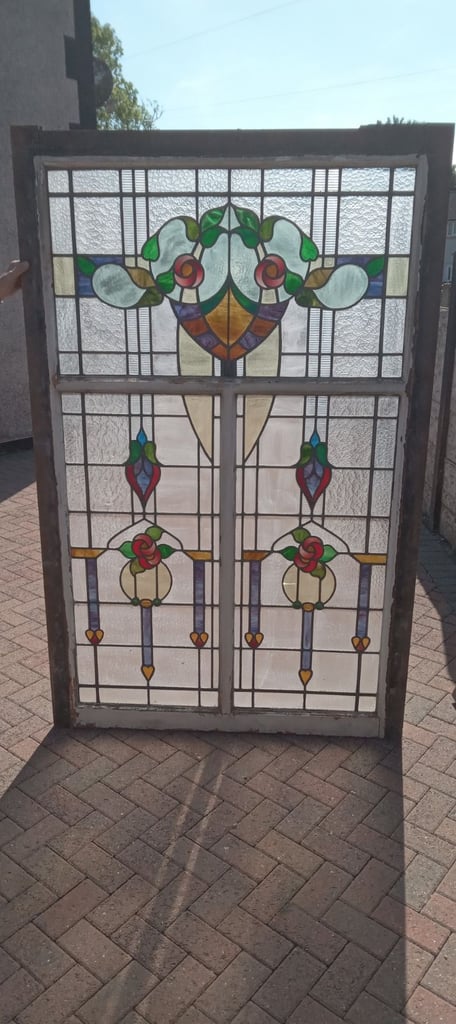 BEAUTIFUL ART - NOVOEU COLOURED STAINED GLASS FEATURE WINDOW .