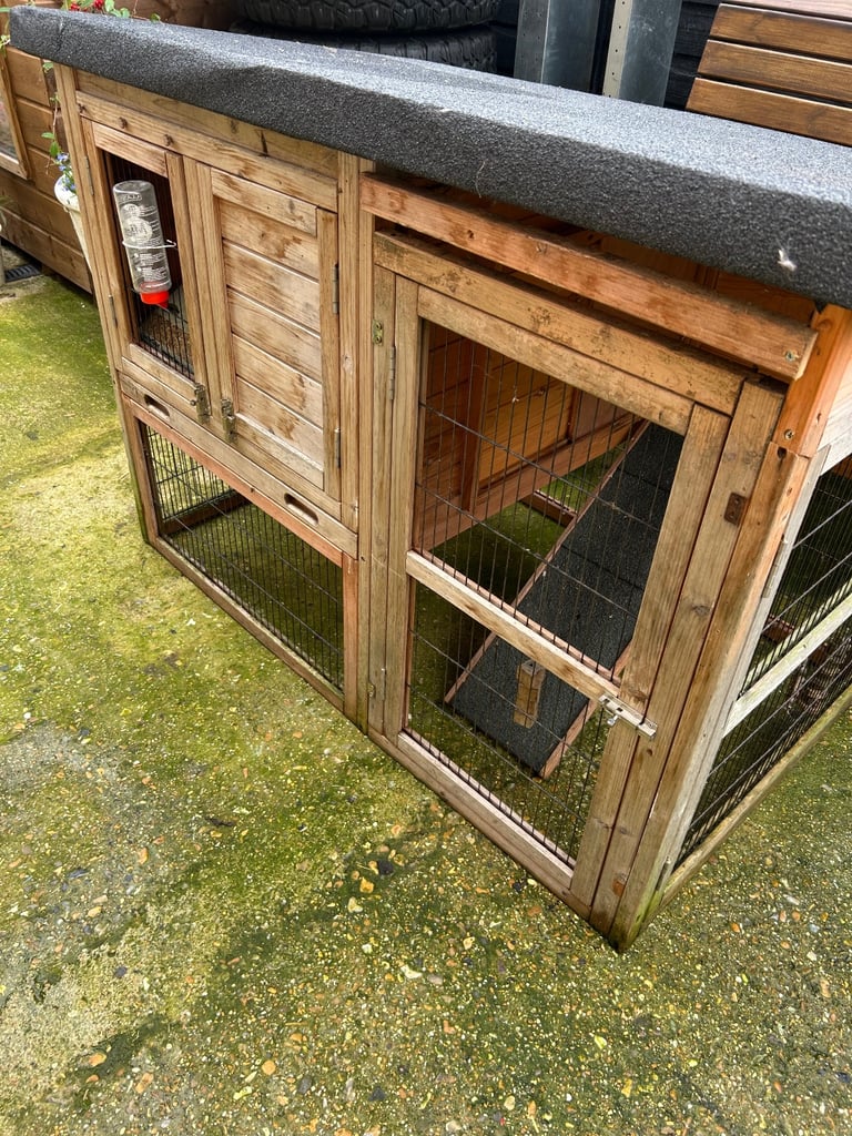 RABBIT HUTCH & ACCESSORIES