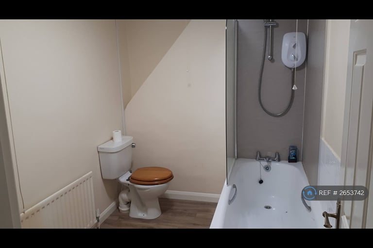 1 bedroom flat in Emerald Street, Saltburn-By-The-Sea, TS12 (1 bed) (#2653742)