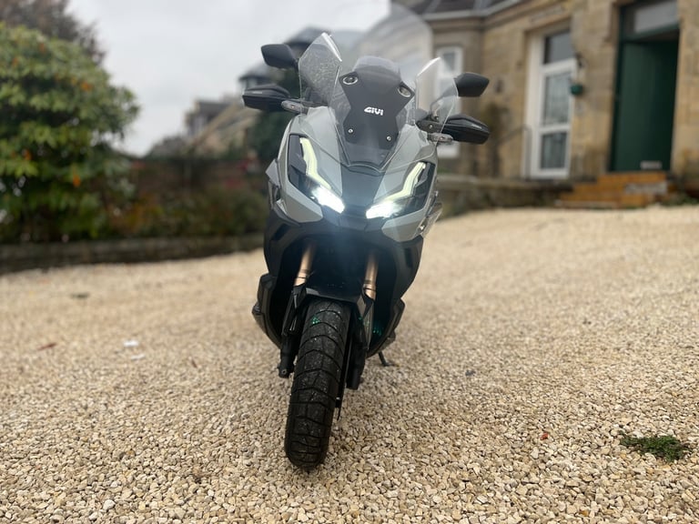2024 Honda ADV 350 Scooter - 5k miles - Extras