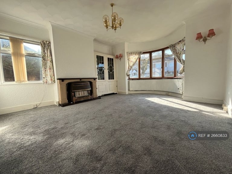 3 bedroom house in Central Avenue, Gravesend, DA12 (3 bed) (#2660833)