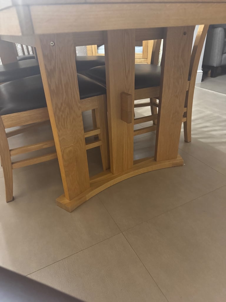 Extending Oak Dining Table with 8 matching chairs