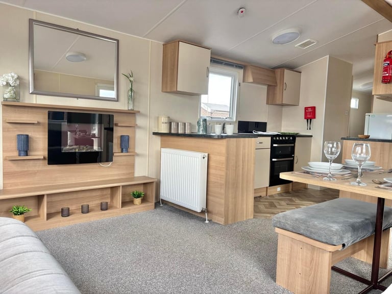 CHEAP STATIC CARAVAN FOR SALE IN LOWESTOFT - 11.5 MONTH OWNER SEASON!