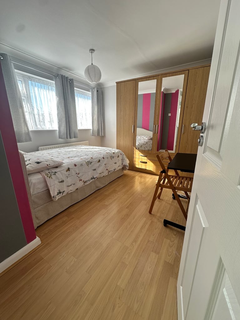 (Bills Included) Spacious Double Room to Rent in Hornchurch 