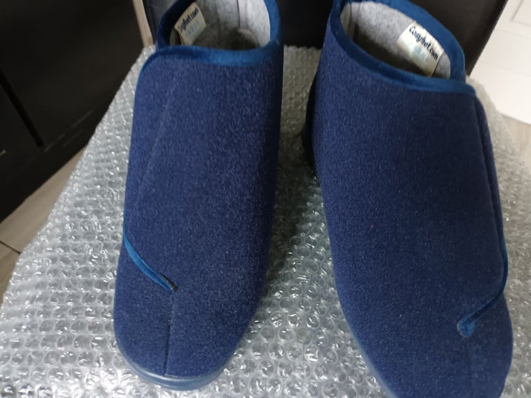 New without tags cosyfeet slippers  