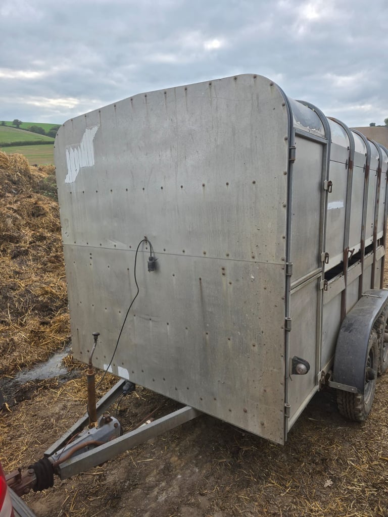I for Williams cattle box 