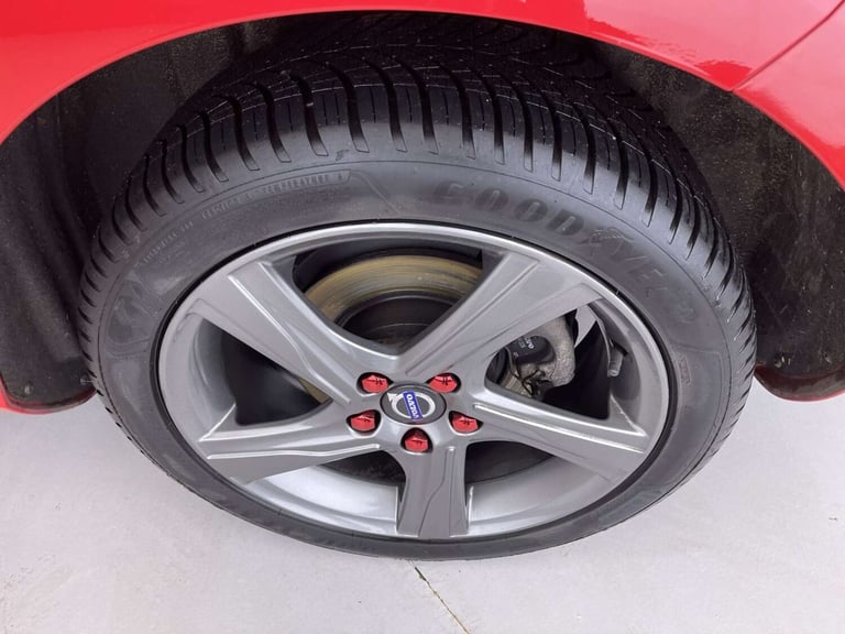 2015 Volvo V40 2.0 V40 R-Design Nav D2 5dr Hatchback Diesel Manual