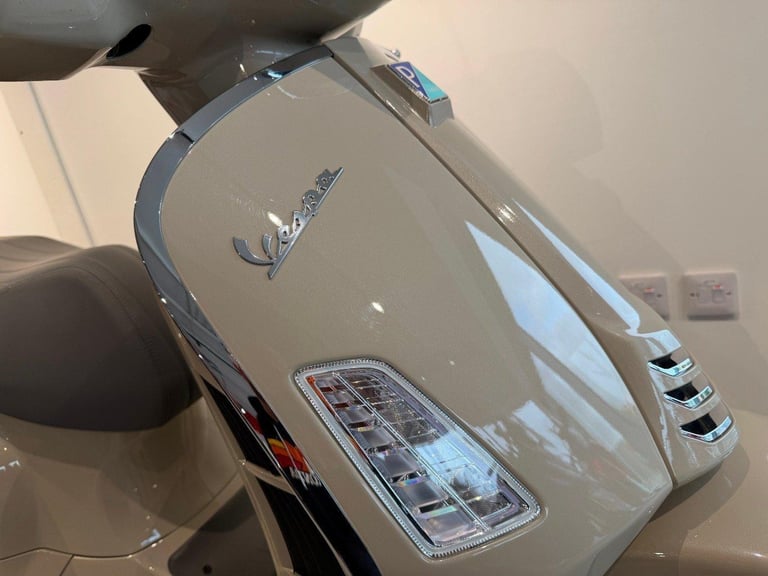 2024 VESPA GTS 300 HPE, '24 Plate with 967 miles