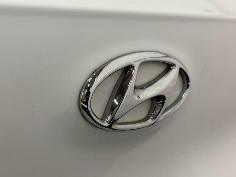 2018 68 HYUNDAI TUCSON 1.6 SE NAV CRDI 2WD MANUAL DIESEL WHITE EURO 6