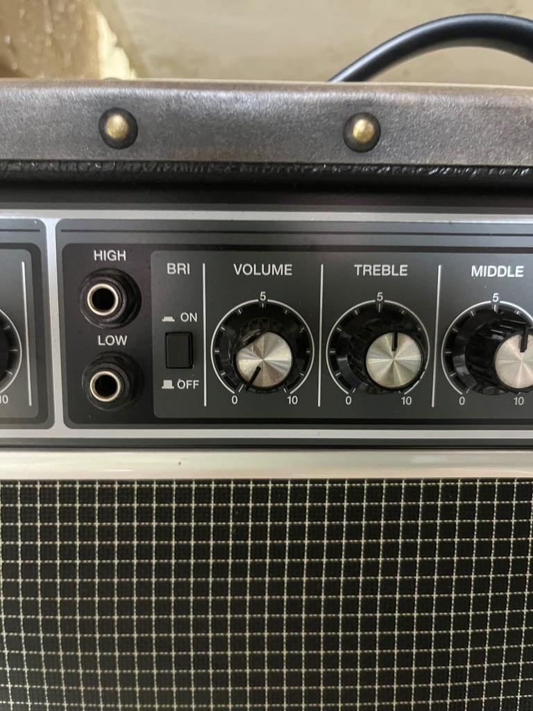 Roland JC120-B