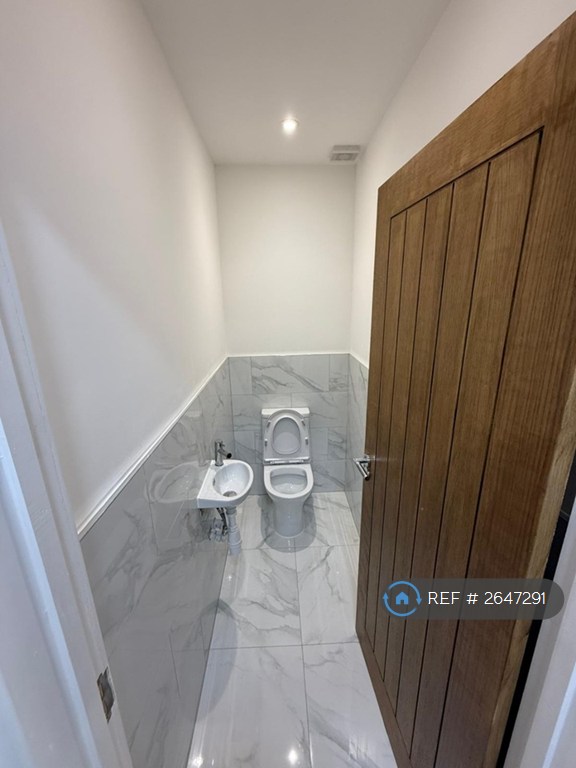 1 bedroom flat in Glumangate, Chesterfield, S40 (1 bed) (#2647291)