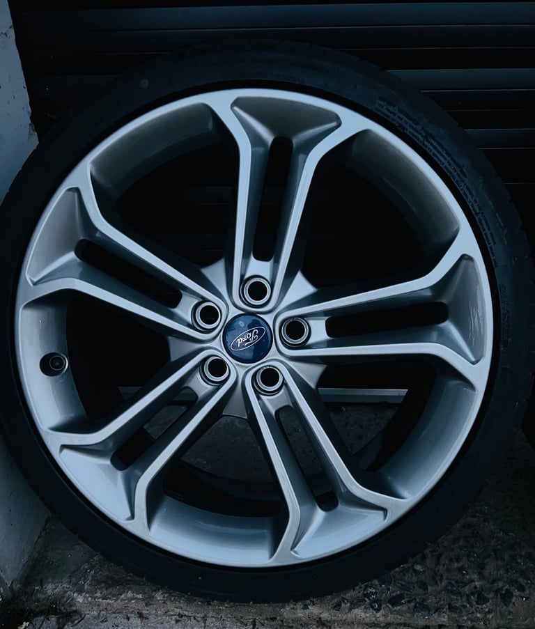Genuine Ford  Focus 19” ST Alloy Wheels 235/35/19 Tyres 5x108 also fit Volvo Jaguar