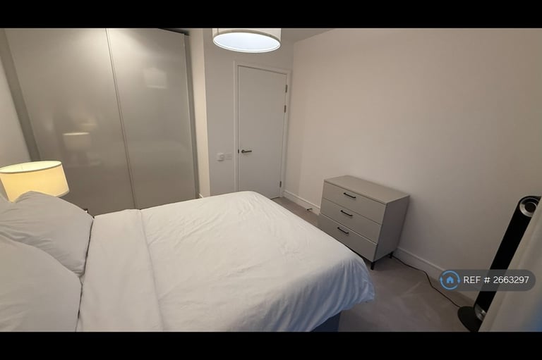 1 bedroom flat in Hewson Way, London, SE17 (1 bed) (#2663297)