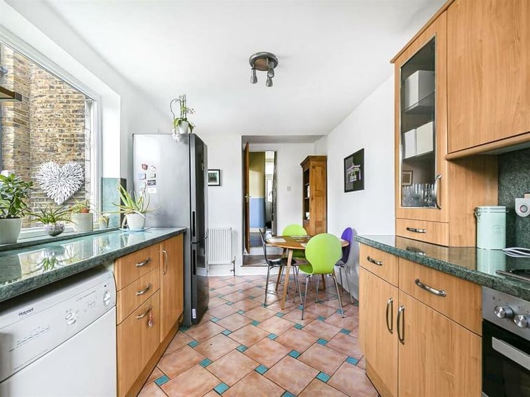 🌳 Welcome to this cozy room in Seven Sisters! 