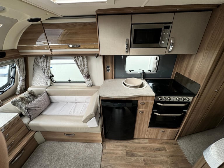 Swift Corniche 19 / 4 2016