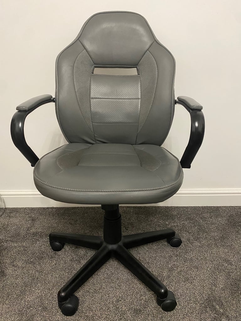 Comfy office chair for sale! With lower back surport 