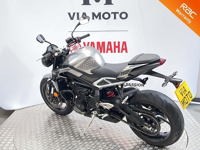 TRIUMPH STREET TRIPLE R - 2023 - 1800 miles