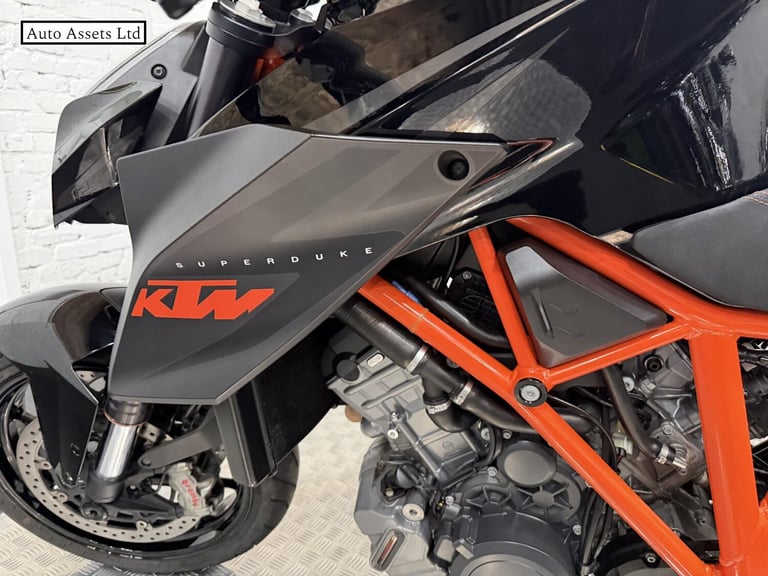 2016 KTM 1290 Super Duke R 1290 Naked Petrol Manual (172 ps) Naked Petrol Manual