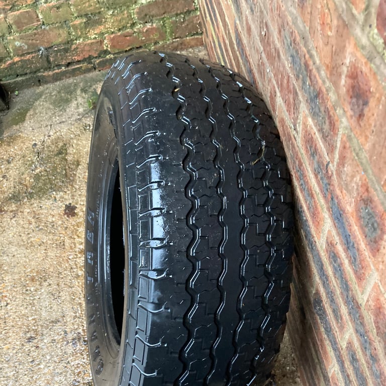 Dunlop tyre 275/70 R16 